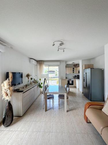 Photo de la galerie de l'établissement Superbe appartement avec Balcon- Wifi- Clim, à Cagnes-sur-Mer