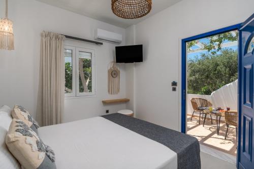 a bedroom with a bed and a view of a patio at Pergola in Pollonia