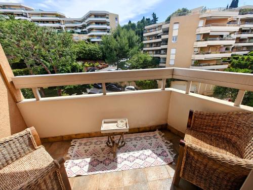 2 bedroom flat with terrasse & car-park Nice Ouest