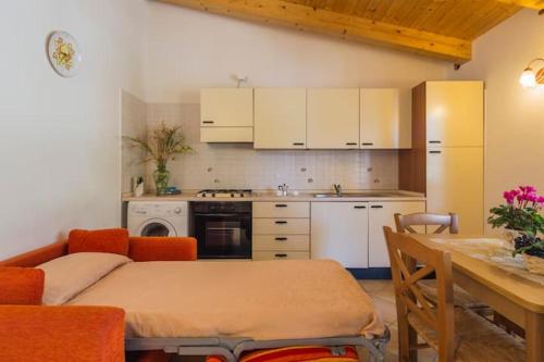 Kuchyň nebo kuchyňský kout v ubytování Casa Vacanze Dalisa Ulivo B con Parcheggio