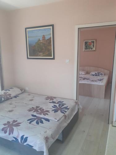Llit o llits en una habitació de Apartman Bojan