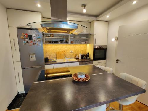 Kjøkken eller kjøkkenkrok på Ana Apartment