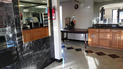 The lobby or reception area at Gurnee Motel