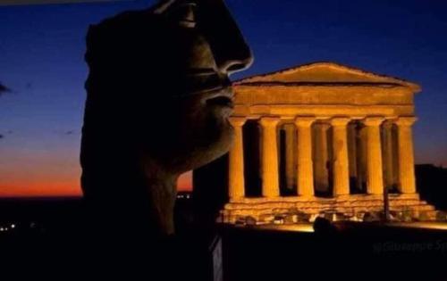 a statue in front of a building at night at I Tetti di Girgenti in Agrigento