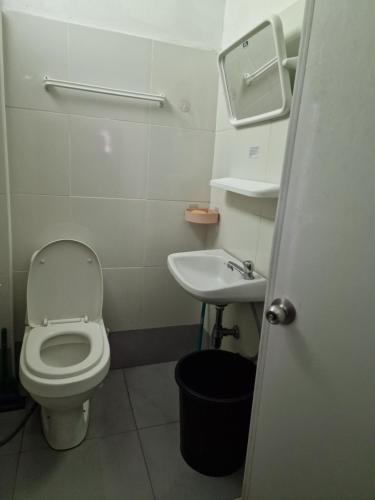 a small bathroom with a toilet and a sink at BTL Sunny in Bang O