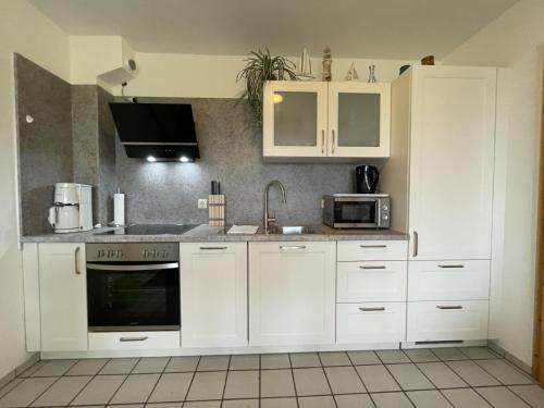 Nhà bếp/bếp nhỏ tại Fewo 13 Haus Neustein
