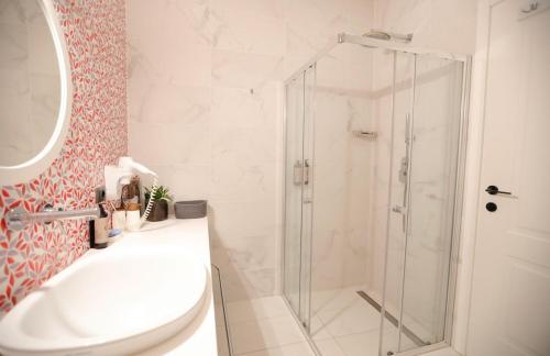 Un baño de Grand Mirage