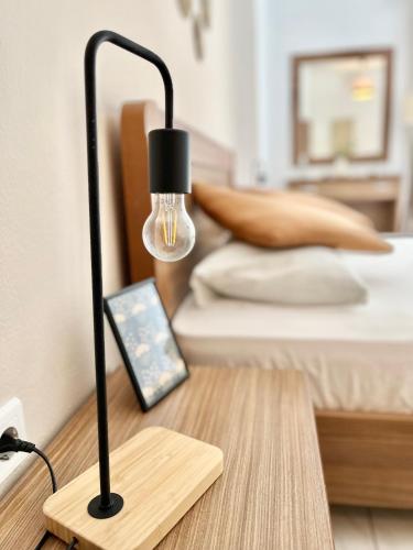 Ένα ή περισσότερα κρεβάτια σε δωμάτιο στο Koutrakis Rooms