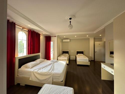 Postel nebo postele na pokoji v ubytování Hotel Tepelena