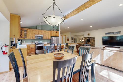 a kitchen and dining room with a table and chairs at Sugar Pine Haus in Tahoma