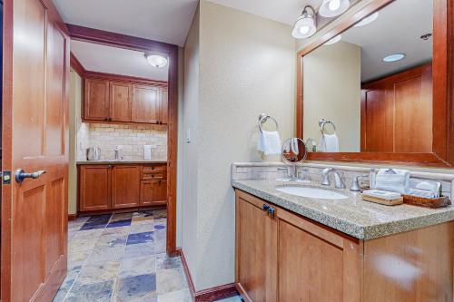 Køkken eller tekøkken på Resort at Squaw Creek's 605 & 607