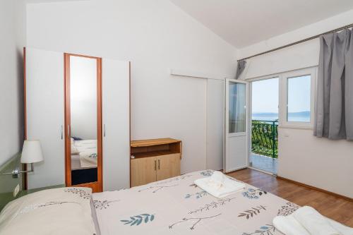 Apartment Marina Makarska - Quiet Oasis with Heated Pool & Panoramic Sea View