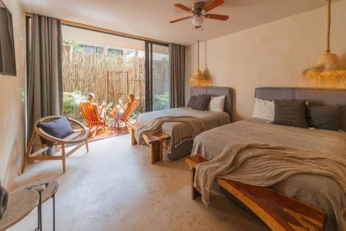 Postel nebo postele na pokoji v ubytování Luxury Condo with Private Pool