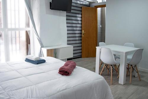 Giường trong phòng chung tại Apartamentos Sanlucar