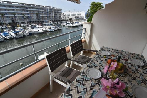 RNET - 2-3 Puerto Madeira Canal View