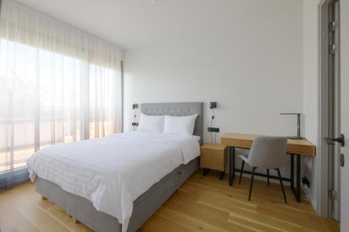 Postel nebo postele na pokoji v ubytování Esplanaadi Apartment with roof terrace