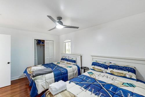 a bedroom with two beds and a ceiling fan at Plum Paradise in Glenora