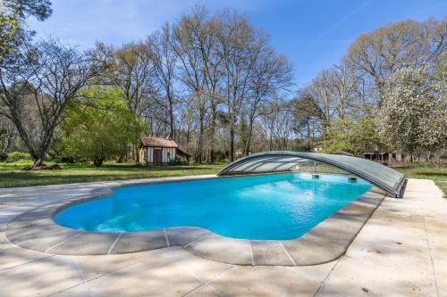 an image of a swimming pool with a cover over it at Les Jardins de Lamourelle chambre Prairie in Lacquy