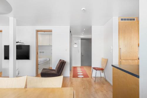 a living room with a chair and a television at Voss Resort self-service apartments in Skulestadmo