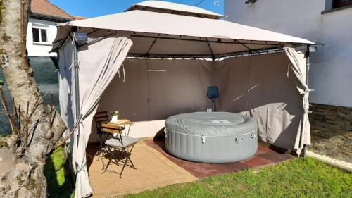 a gazebo with a hot tub in a yard at LA CASA 44, con Spa opcional in Sariego