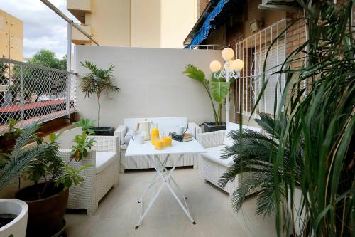 Apartamento con gran terraza jardín cerca del centro
