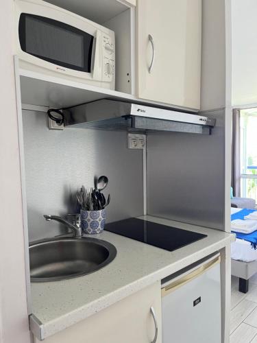 Una cocina o cocineta en Studio bord de mer
