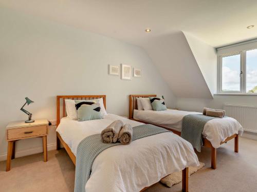 Ένα ή περισσότερα κρεβάτια σε δωμάτιο στο 4 bed property in Harmans Cross DC217