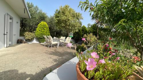 En have udenfor Gesthimani's Residence