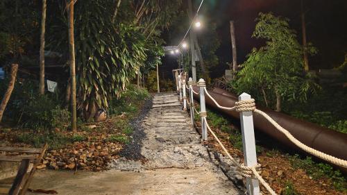 Gambar di galeri bagi Erawan Mountain Beach di Tha Kradan