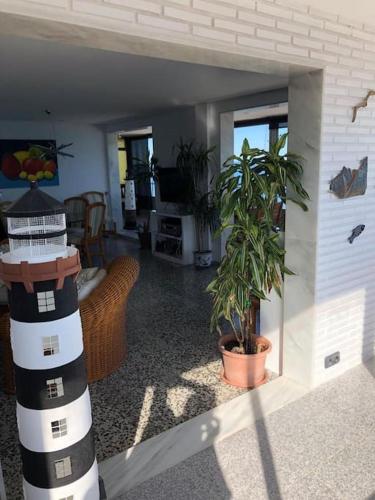 Televisyen dan/atau pusat hiburan di A modern House with Perfect Views