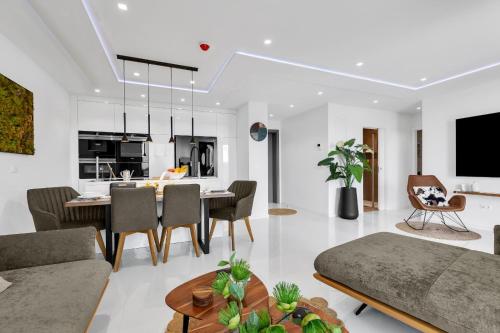 Luxury sea view apartment Makarska with pool