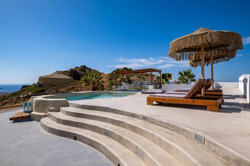 een resort met een zwembad en een parasol bij 3 Paros *All Season* Villas in Parikia