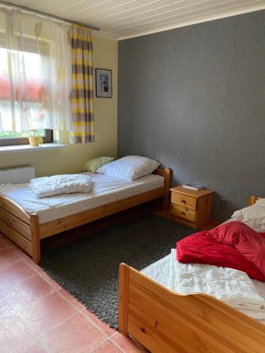 two twin beds in a room with a window at Fewo Zerbe Adendorf in Adendorf