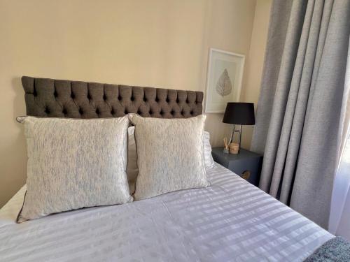 Ένα ή περισσότερα κρεβάτια σε δωμάτιο στο Your Home Away From Home