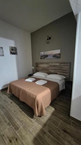 Casa Marzio Apartments tesisinde bir odada yatak veya yataklar