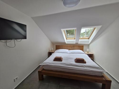 Postel nebo postele na pokoji v ubytování Restaurace - Apartmány Bobule