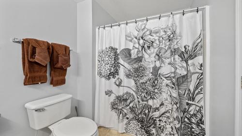 a bathroom with a shower curtain with a flower pattern at River Waltz in Pigeon Forge
