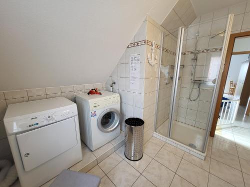 Bilik mandi di Ferienhaus Wischer