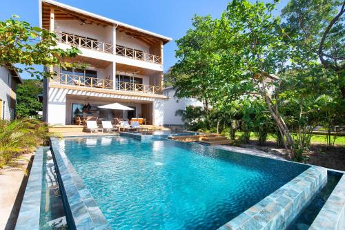 an infinity pool in front of a house at Ibagari Boutique Hotel in Roatan