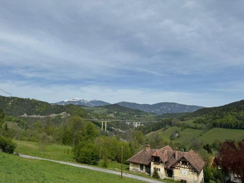 a house on a hill with a road and a bridge at Schöne Ferienwohnung in Schottwien