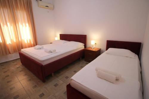 Postel nebo postele na pokoji v ubytování Ksamil City Center Villa