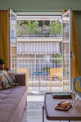Elegant Escape 2BR BA Sunny Apt