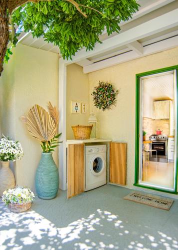 Η κουζίνα ή μικρή κουζίνα στο PRETTY SPITI Holiday Home
