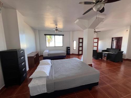 a bedroom with a bed and a ceiling fan at Suite Frente al Mar in Puerto Villamil