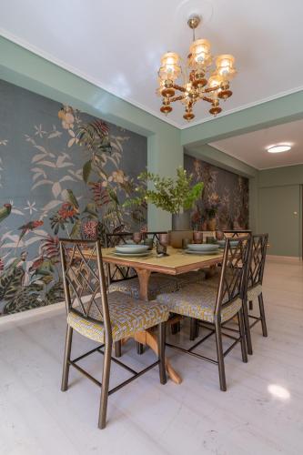 Elegant Escape 2BR BA Sunny Apt