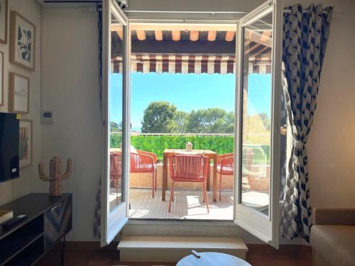 an open door to a patio with a table and chairs at CICADA - Wifi, Clim, Vue Mer, Parking Gratuit in La Ciotat