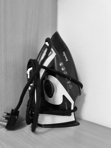a black and white toaster sitting on a counter at Canada Water 2Bedroom Apartment in London