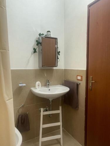a bathroom with a sink and a mirror on the wall at Casa Natura in Avola