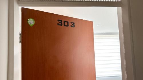 a brown door with the number on it at aparta estudio INTELIGENTE Tunja al lado de la UPTC in Tunja