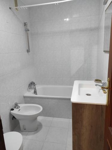 Ένα μπάνιο στο Apartamento 1 habitacion 450m playa Baltar-VUT